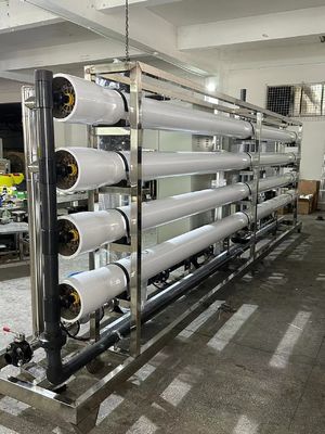 좋은 가격 500-1000M3/Day PLC 제어 및 UV 살균기와 함께 소금 물 RO 시스템 온라인으로