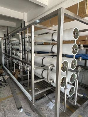 좋은 가격 5 단계 산업 RO 시스템 500-1000 M3 하루 98% 거부율 150-300 Psi 온라인으로