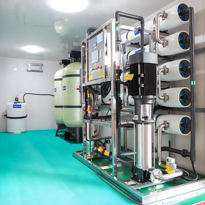 좋은 가격 최대 10000ppm 공급물 TDS 역오스모스 시스템 50-70% 회수율 15-65kw 온라인으로